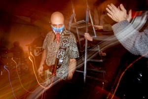 terrorist bengala party concerto antisismico pianificio